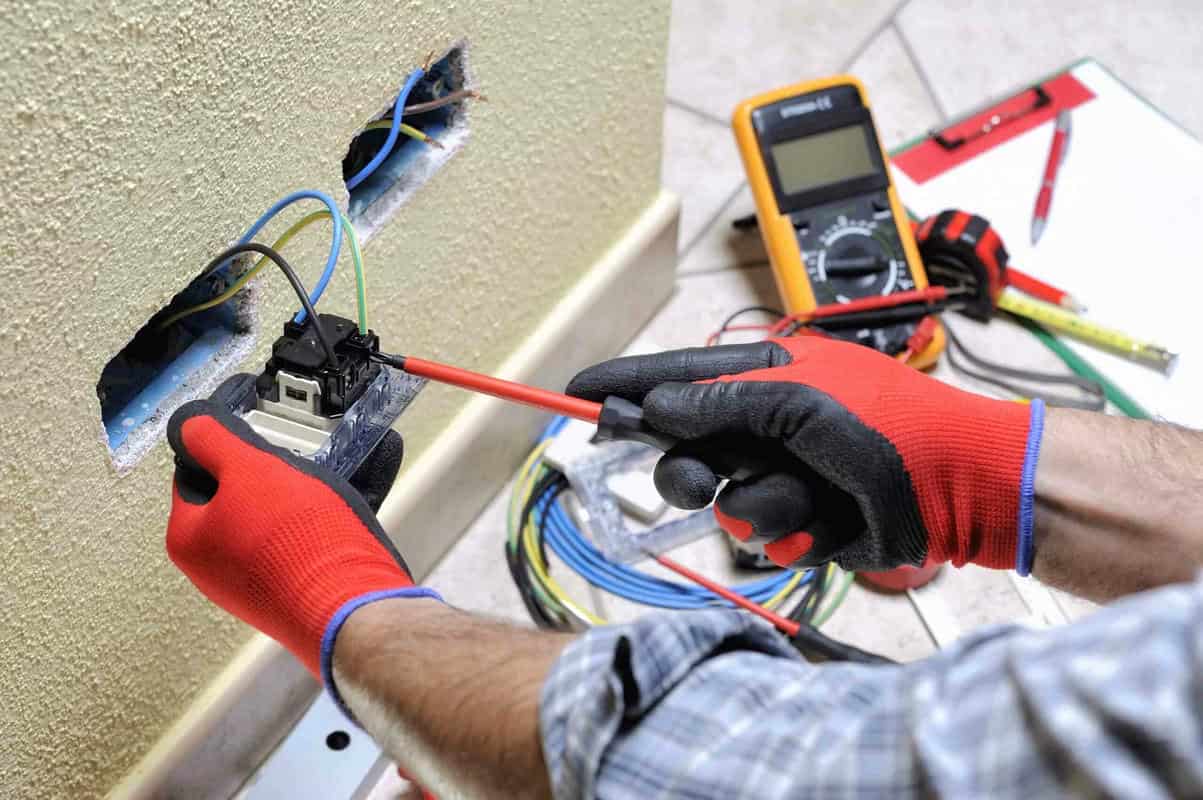 Elektrik Hattı Yenileme yerinde kontrol